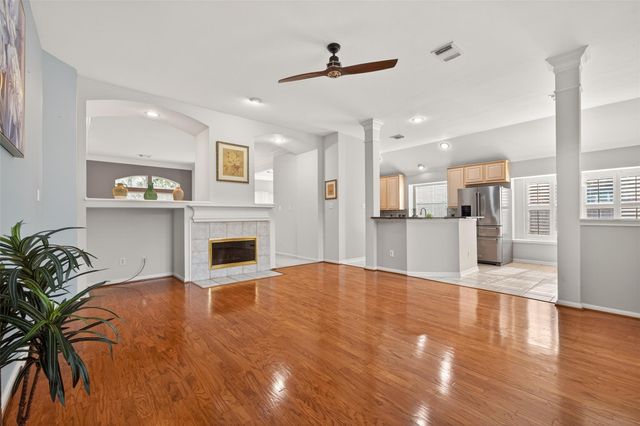 1111 Summer Brk, Sugar Land, TX 77479