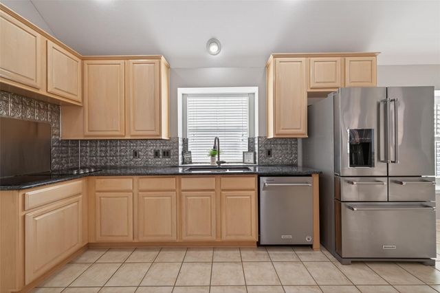 1111 Summer Brk, Sugar Land, TX 77479