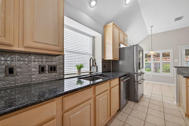 1111 Summer Brk, Sugar Land, TX 77479