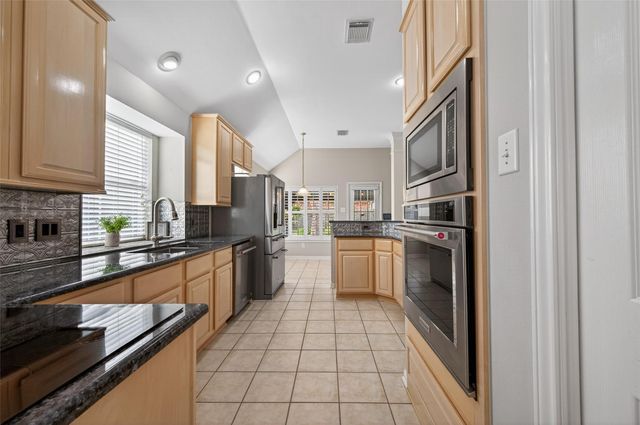 1111 Summer Brk, Sugar Land, TX 77479