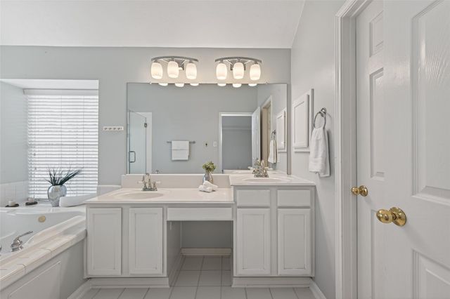 1111 Summer Brk, Sugar Land, TX 77479