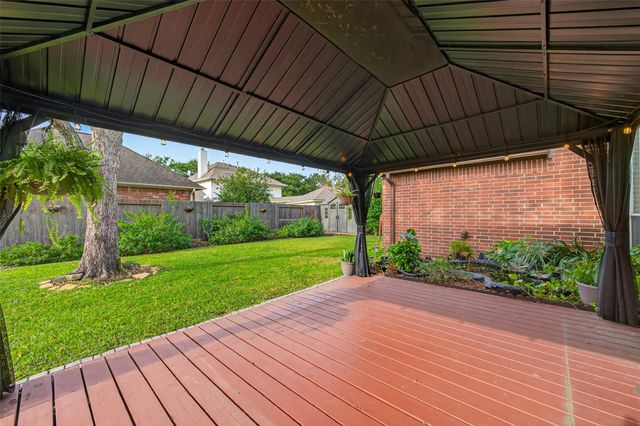 1111 Summer Brk, Sugar Land, TX 77479