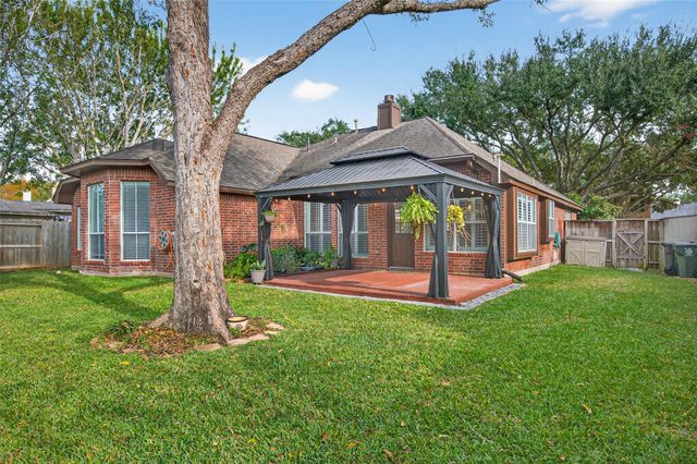 1111 Summer Brk, Sugar Land, TX 77479