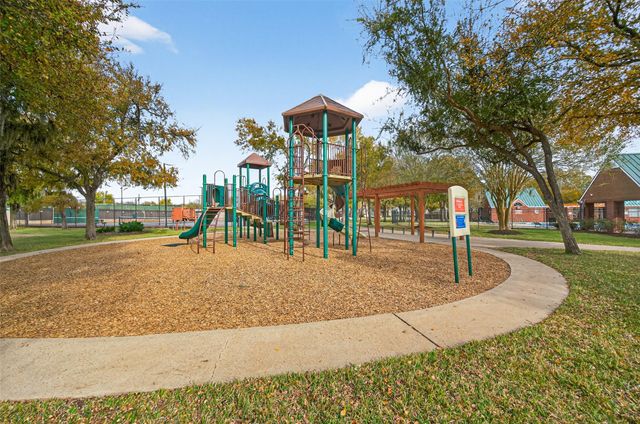 1111 Summer Brk, Sugar Land, TX 77479