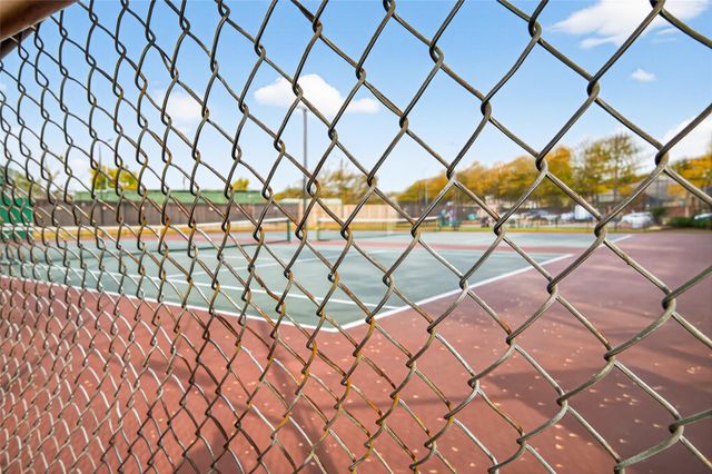 1111 Summer Brk, Sugar Land, TX 77479