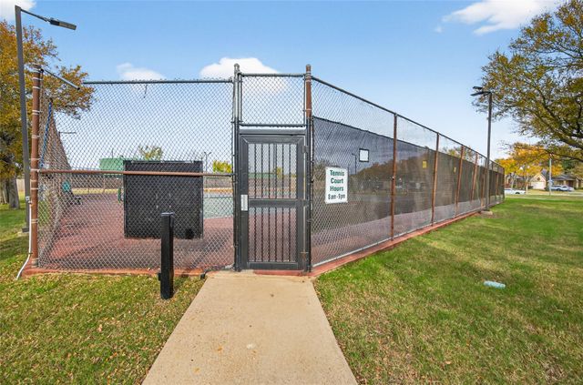 1111 Summer Brk, Sugar Land, TX 77479