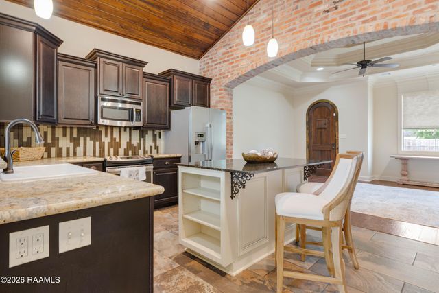 112 Heathwood Drive, Broussard, LA 70518