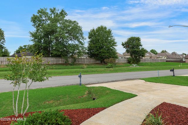 112 Heathwood Drive, Broussard, LA 70518