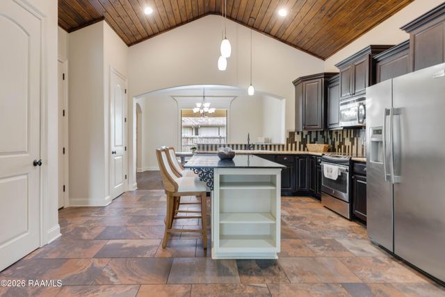 112 Heathwood Drive, Broussard, LA 70518