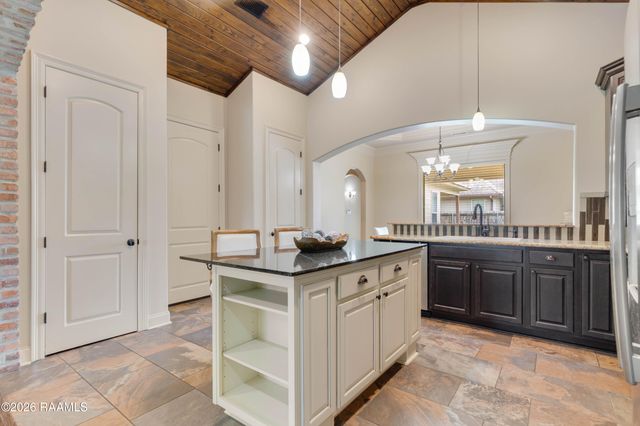112 Heathwood Drive, Broussard, LA 70518