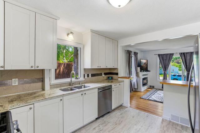 5895 Quebec Avenue N, Crystal, MN 55428