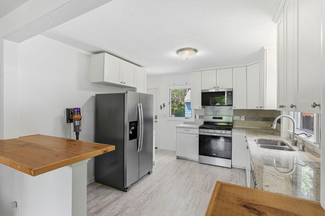 5895 Quebec Avenue N, Crystal, MN 55428