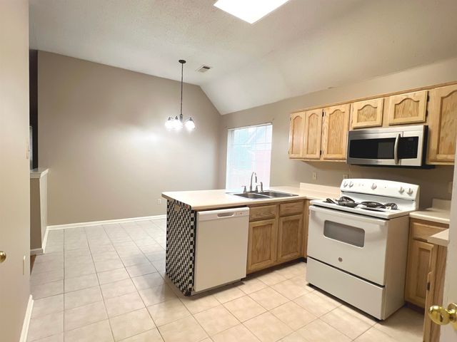 9347 GARDEN WOODS DR, Cordova, TN 38016