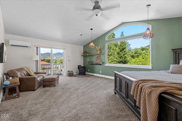 1043 Thelma Way, Grants Pass, OR 97527