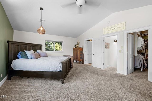 1043 Thelma Way, Grants Pass, OR 97527