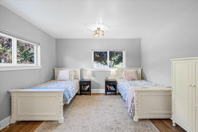 1043 Thelma Way, Grants Pass, OR 97527