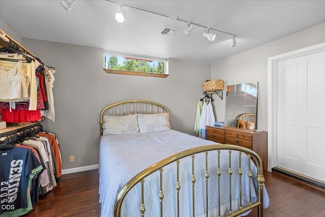 1043 Thelma Way, Grants Pass, OR 97527