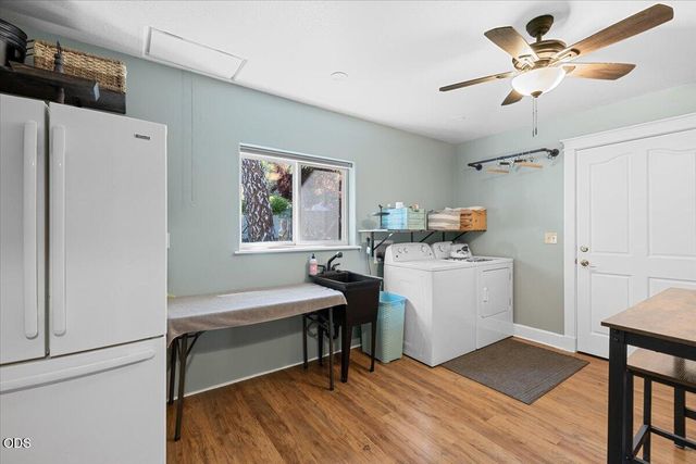 1043 Thelma Way, Grants Pass, OR 97527
