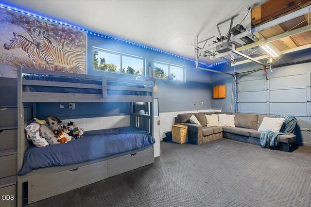 1043 Thelma Way, Grants Pass, OR 97527