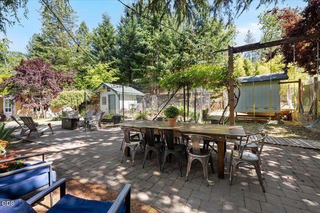 1043 Thelma Way, Grants Pass, OR 97527