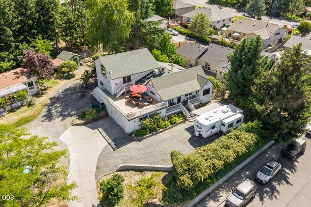 1043 Thelma Way, Grants Pass, OR 97527