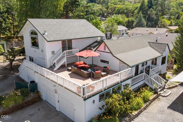 1043 Thelma Way, Grants Pass, OR 97527