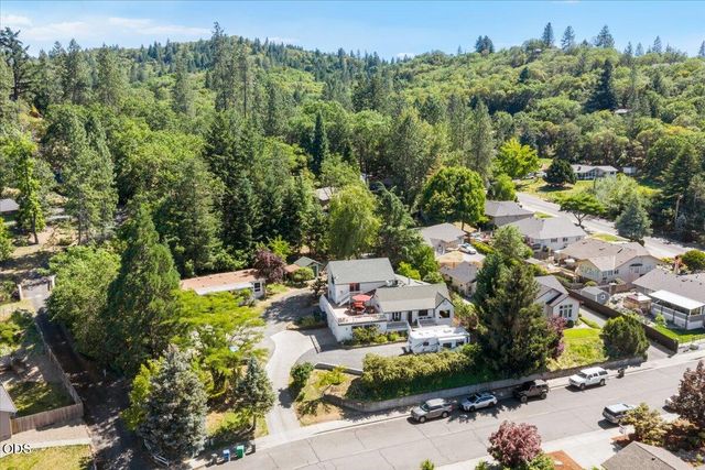 1043 Thelma Way, Grants Pass, OR 97527