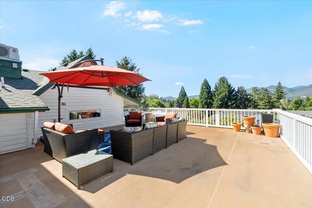 1043 Thelma Way, Grants Pass, OR 97527