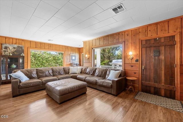 1043 Thelma Way, Grants Pass, OR 97527