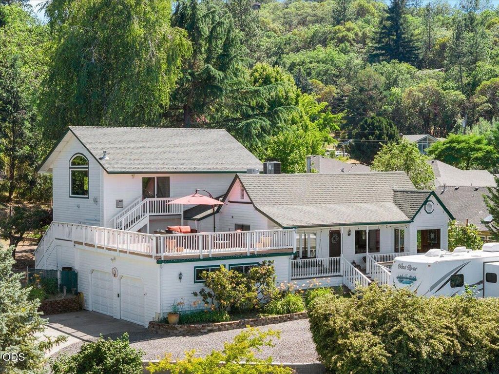1043 Thelma Way, Grants Pass, OR 97527