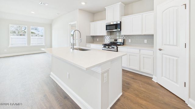 103 Acadian Falls Drive, Broussard, LA 70518