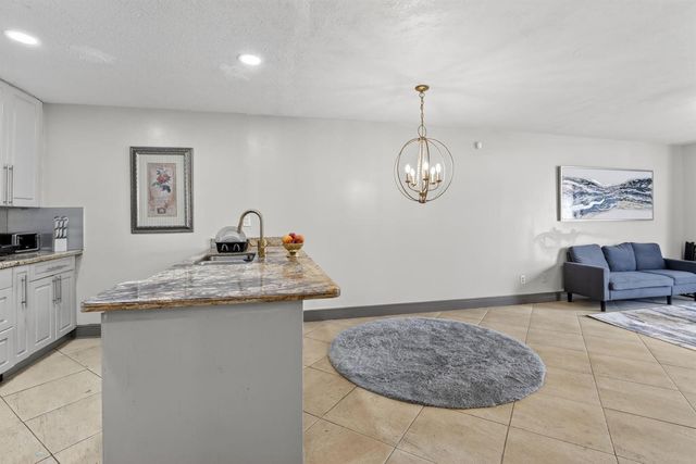 1250 SW 113TH Terrace 201, Pembroke Pines, FL 33025
