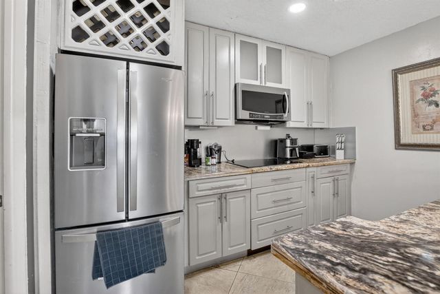 1250 SW 113TH Terrace 201, Pembroke Pines, FL 33025