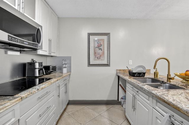 1250 SW 113TH Terrace 201, Pembroke Pines, FL 33025
