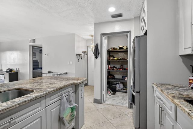 1250 SW 113TH Terrace 201, Pembroke Pines, FL 33025