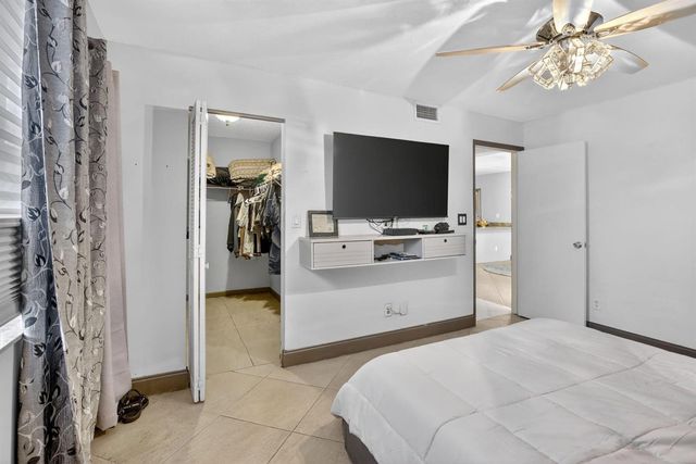 1250 SW 113TH Terrace 201, Pembroke Pines, FL 33025