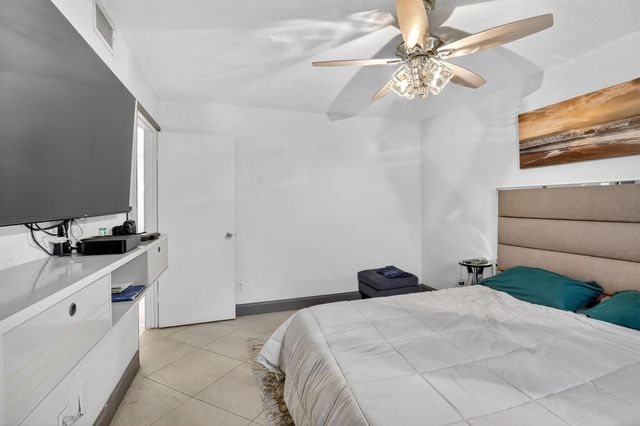 1250 SW 113TH Terrace 201, Pembroke Pines, FL 33025
