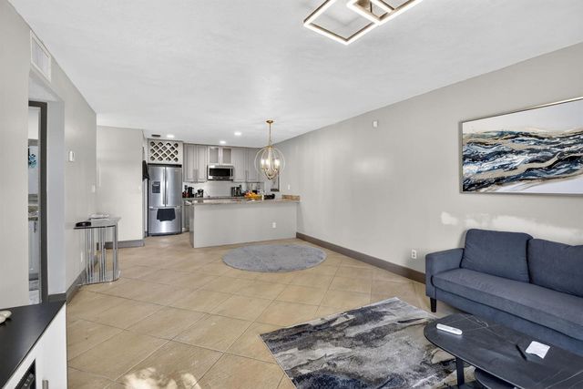 1250 SW 113TH Terrace 201, Pembroke Pines, FL 33025