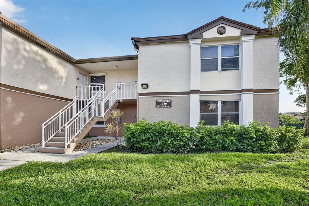 1250 SW 113TH Terrace 201, Pembroke Pines, FL 33025