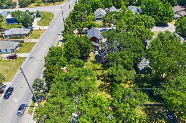 627 N Topeka Ave, El Dorado, KS 67042