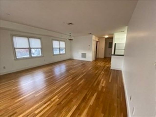 240 East 8th St 2, Boston, MA 02127