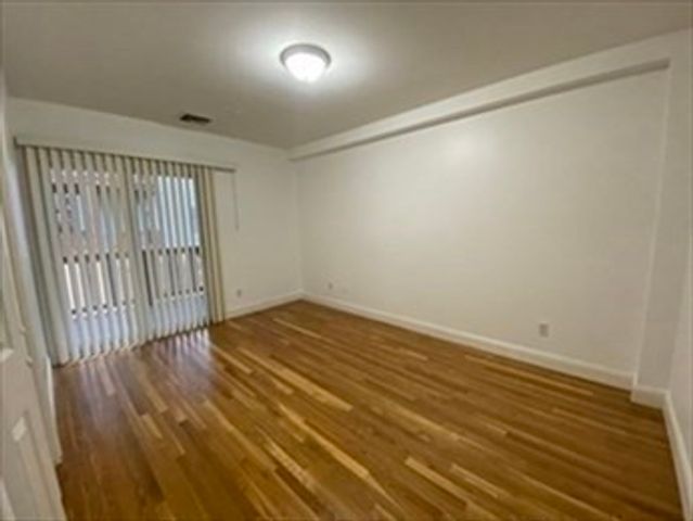 240 East 8th St 2, Boston, MA 02127