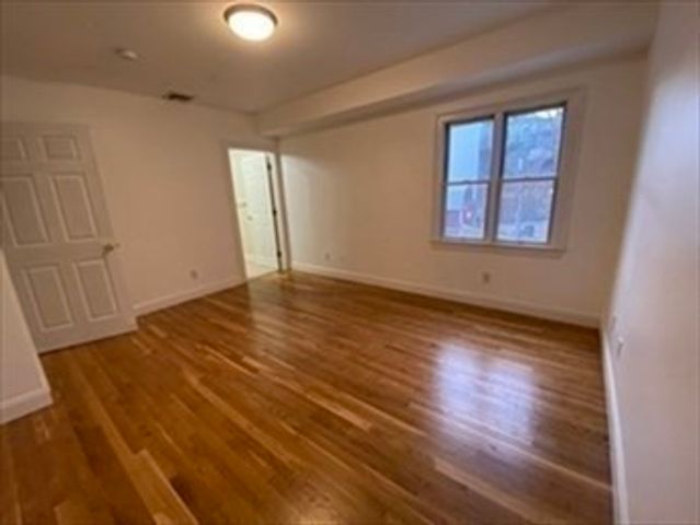 240 East 8th St 2, Boston, MA 02127