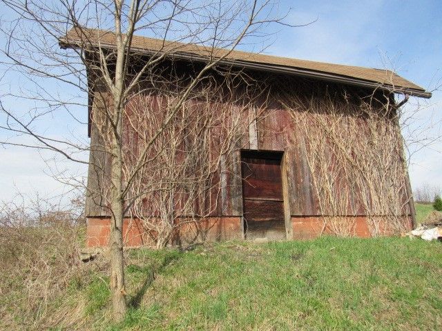 705 Petersburg Road, Connellsville, PA 15425