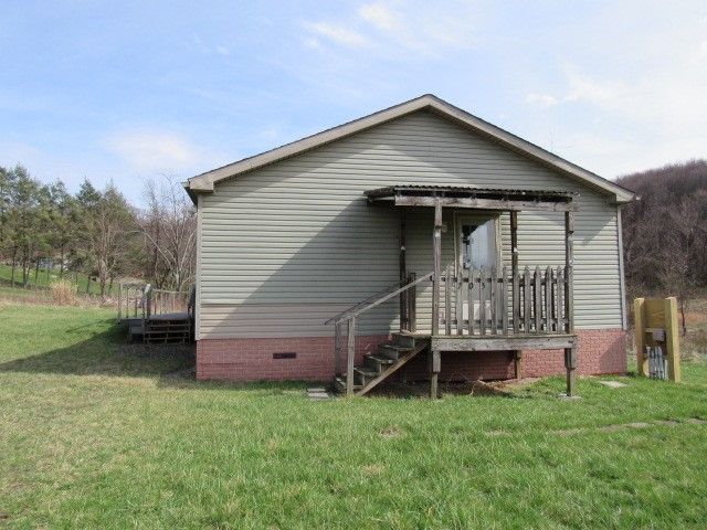 705 Petersburg Road, Connellsville, PA 15425