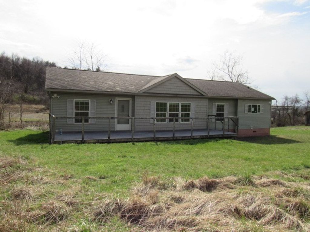705 Petersburg Road, Connellsville, PA 15425