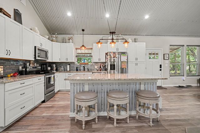 125 Rolling Hills Boulevard, Alvord, TX 76225