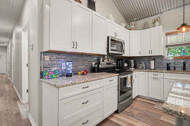 125 Rolling Hills Boulevard, Alvord, TX 76225