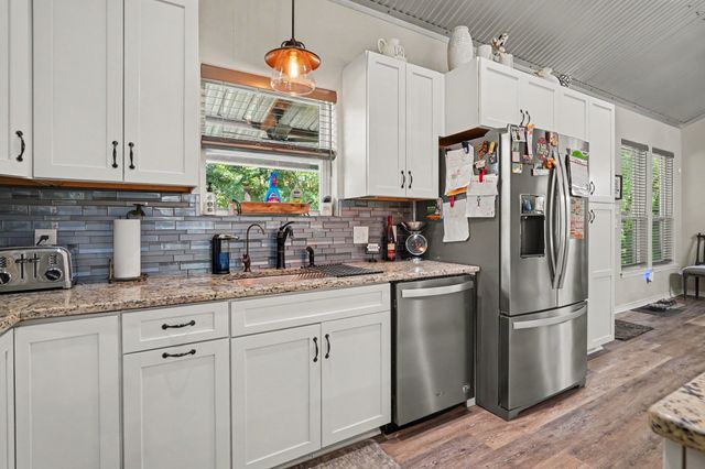 125 Rolling Hills Boulevard, Alvord, TX 76225