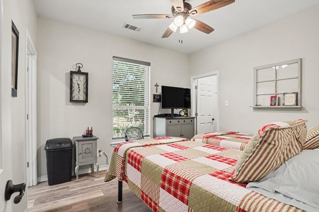 125 Rolling Hills Boulevard, Alvord, TX 76225